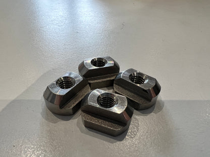 4x M6 Tracknuts with 4x 30mm M6 bolts